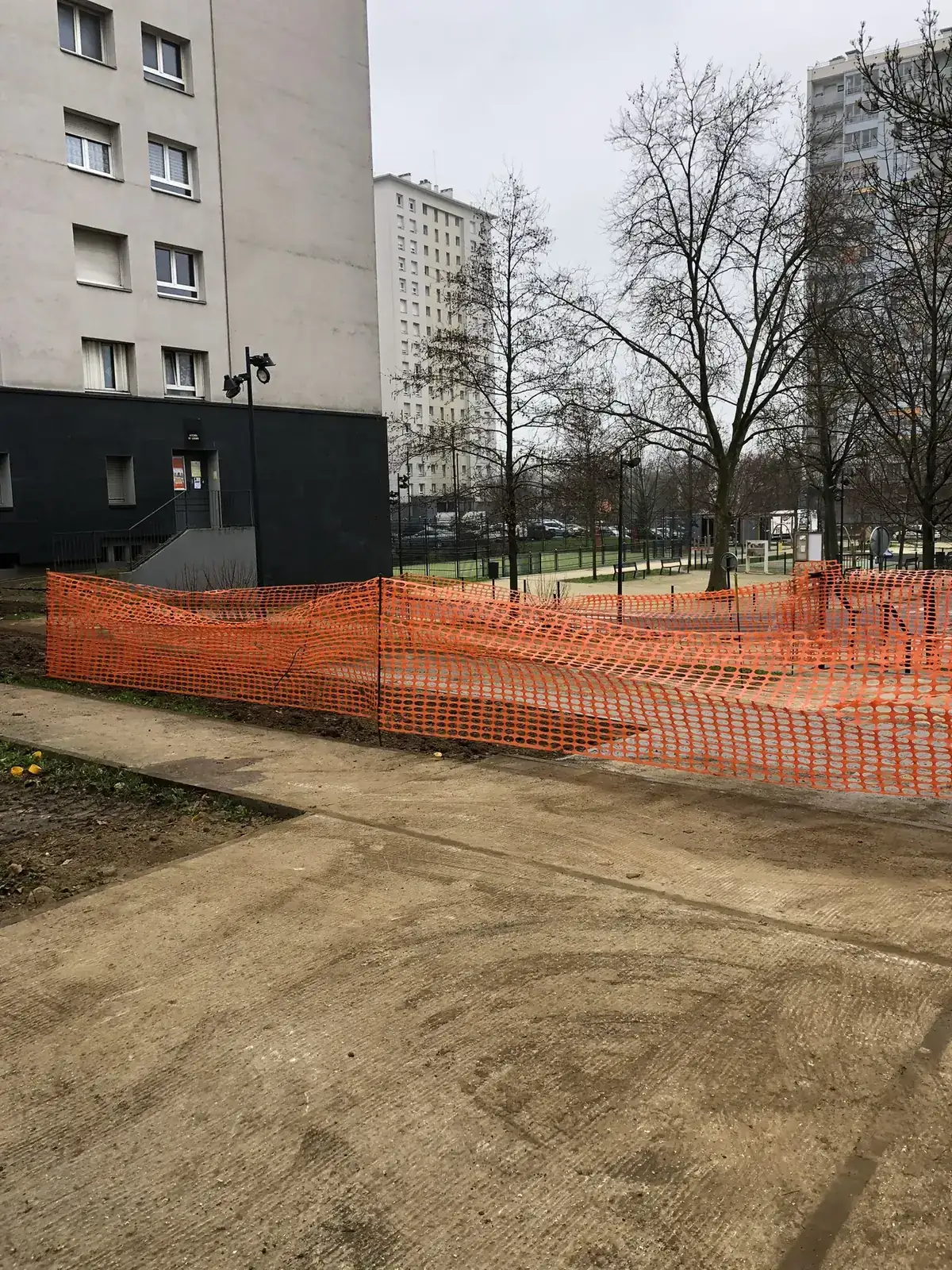 Finalisation · Cheminement béton pied immeuble · Puteaux (92800) - MFT Travaux Publics