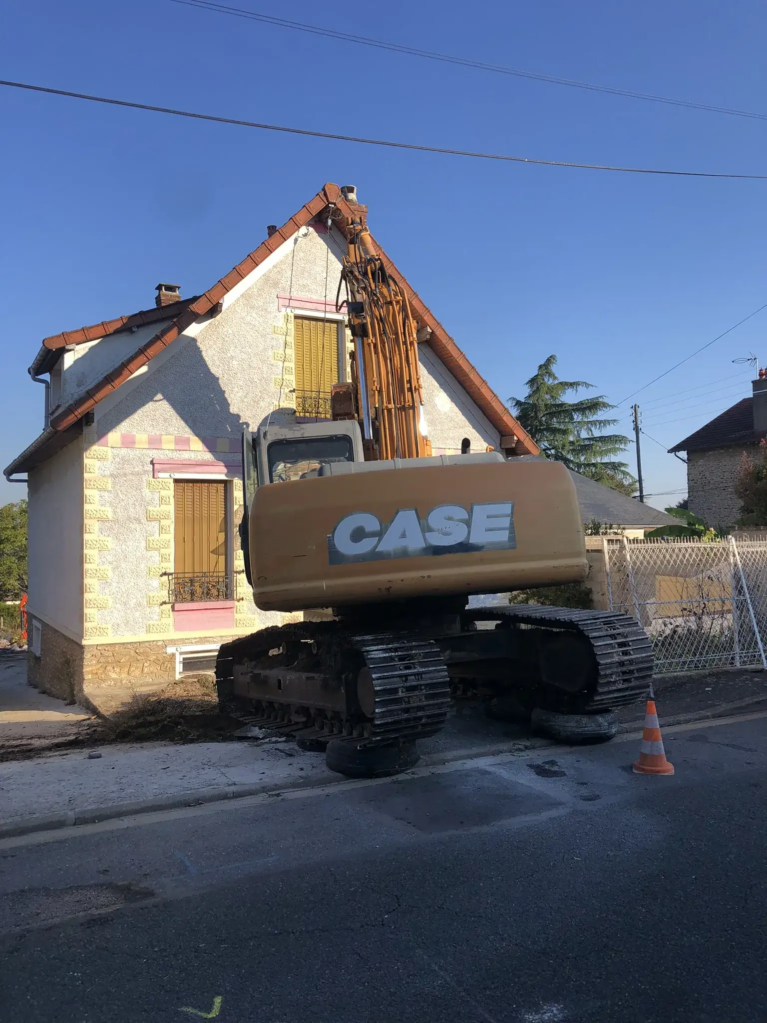 Démolition d'immeuble — chantier MFT Travaux Publics