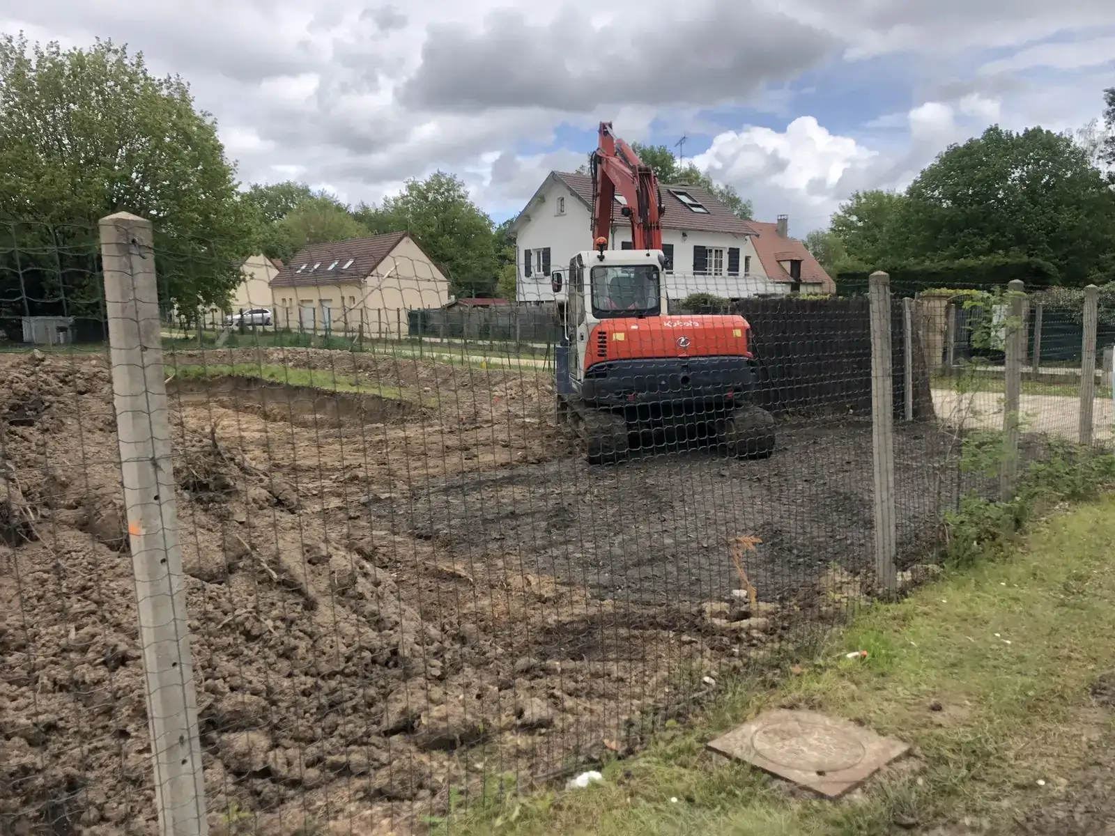Terrassement · Mini-pelle maçonnerie jardin fleuri · Vaucresson (92420) - MFT Travaux Publics