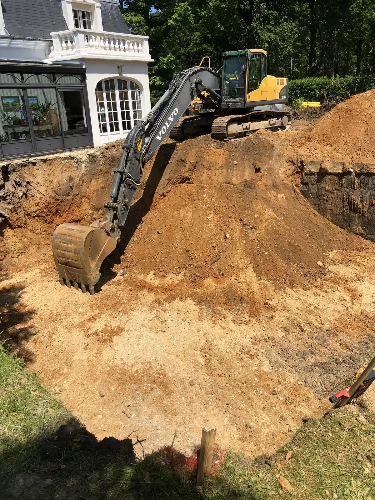 Terrassement · Fouille grande propriété avec véranda · Vaucresson (92420) - MFT Travaux Publics