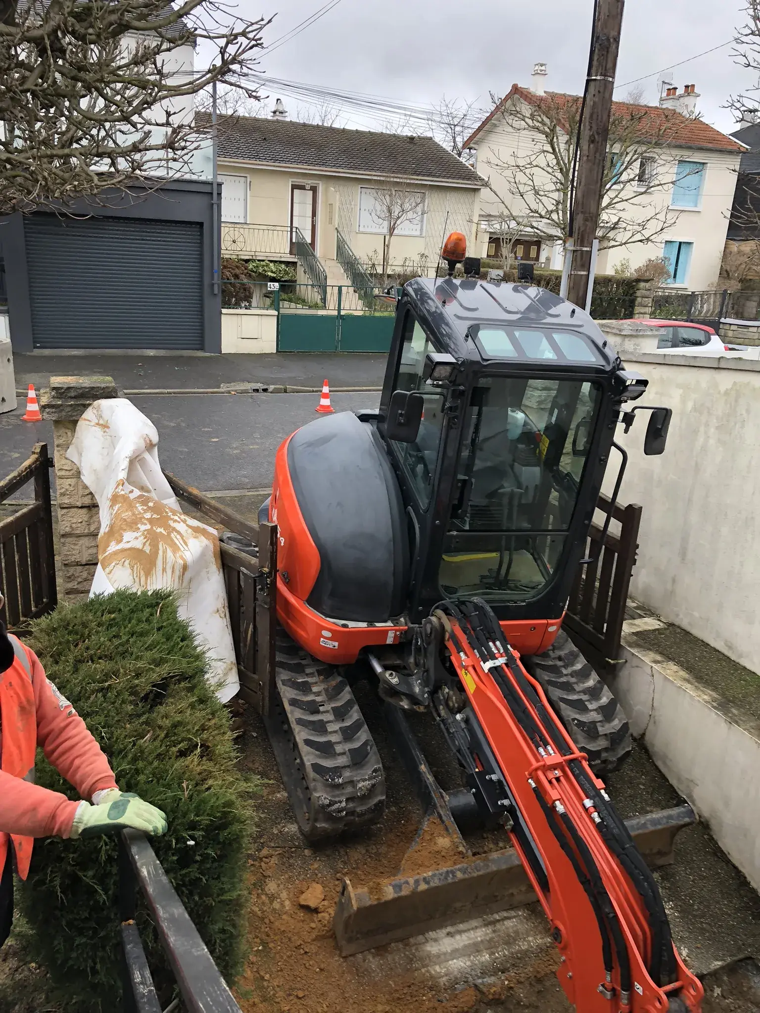 Pelleteuse pour chantier urbain - parc matériel MFT Travaux Publics