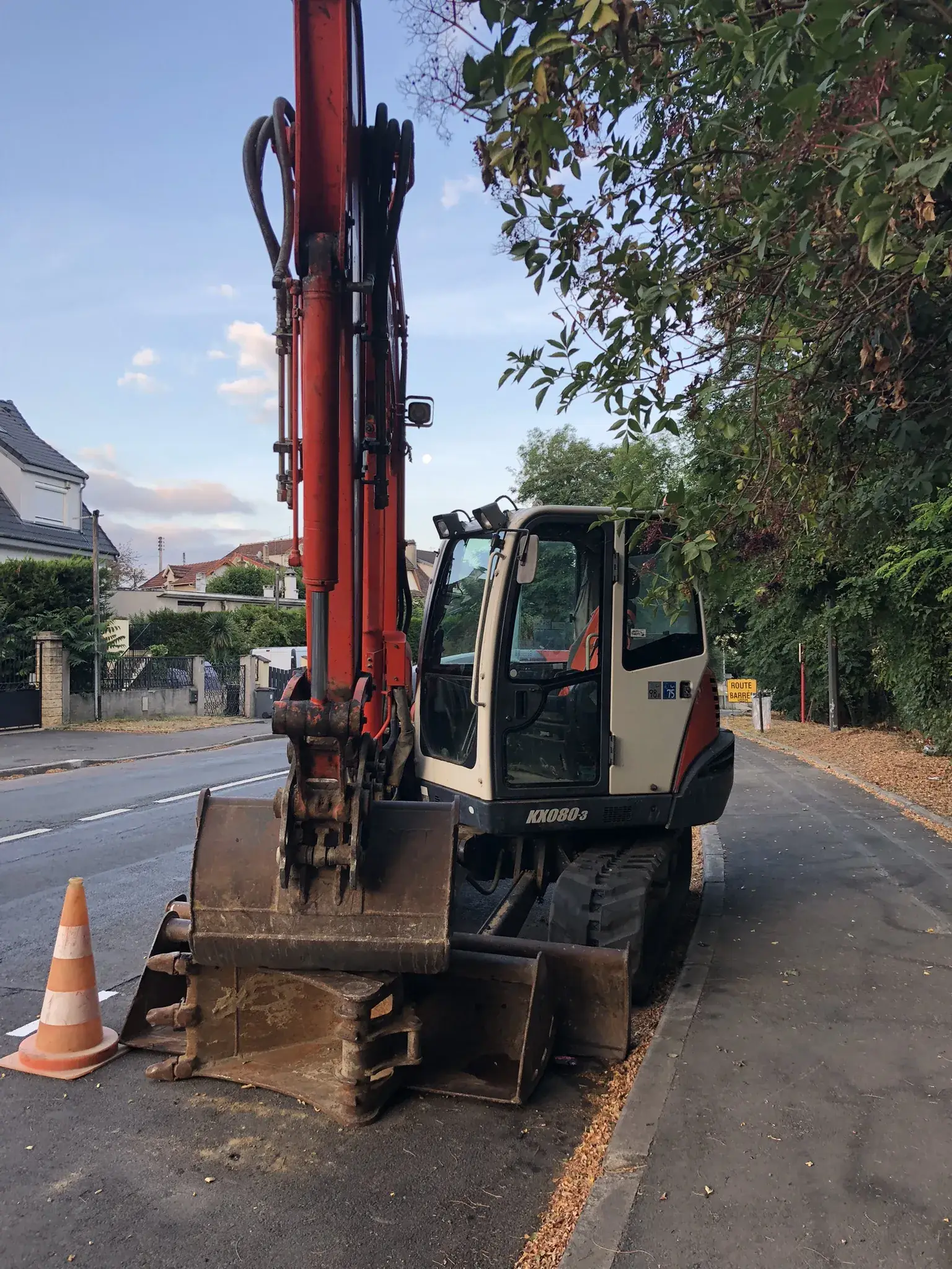 Intervention en rue étroite - parc matériel MFT Travaux Publics